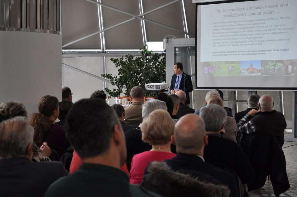 Konferenciát tartottunk a mohácsi csatáról A Mohácsi Nemzeti Emlékhely feladata, hogy kegyelettel és méltósággal ápolja a csatában elhunytak emlékét, emlékeztesse az élőket a sorsfordító eseményre,