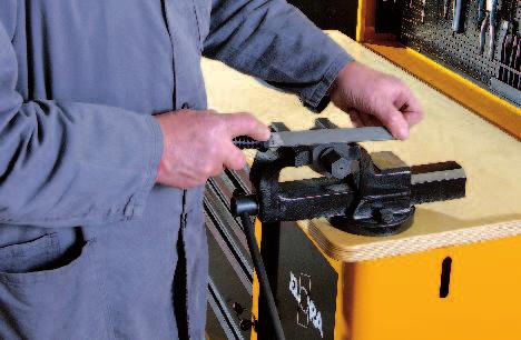 with prismn and manetic strips for safe fixin on jaws A: alloy, K: plastic 1500011004000 1500A-100 100 72 1500011254000
