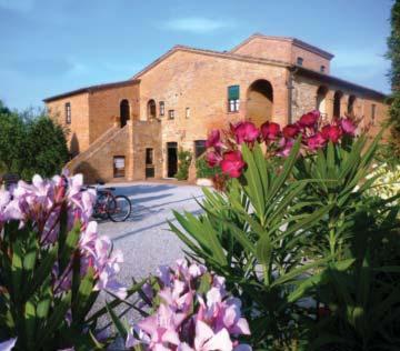 Fakultatív: ágynemű huzat és törölköző 15 /fő/váltás Kaució: 100 Fattoria La Palazzetta Medencés farmházak*** - Firenze és Siena közel Elő- utószezonban akár 3-4 éjre is! AKCIÓK!