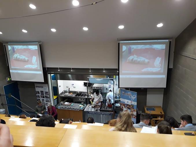 asmus+ program, 2018-1-HU01-KA102-047021 CHEF: Catering for Health Environment and Future Az Apprentice Chef programon belül külön előadást hallgathattunk meg a főiskolán egy helyi dietetikustól, aki