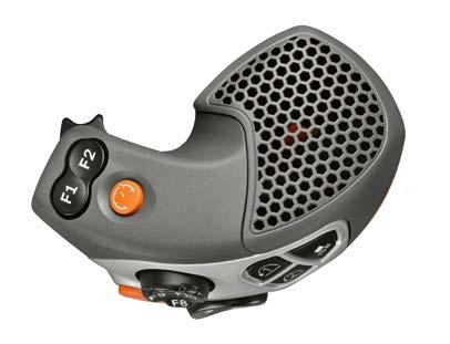 Minél tovább tolja előre vagy hátra a kezelő a CMOTION kart, annál gyorsabban reagál a traktor.