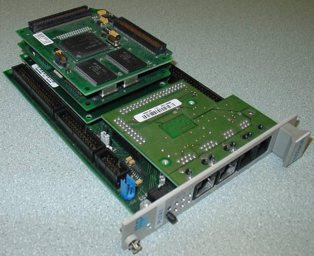Hardver platform 32 bites mikrokontroller Infineon TriCore CAN, TT-CAN Hardver hibatűrő interfész Kommunikációs szolgáltatások TT kontroller vezérlés Szavazás Kommunikációs vezérlő TTP/C FlexRay
