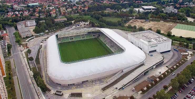 A HALADÁS SPORTKOMPLEXUM Benkő Péter E.On Észak-dunántúli Áramhálózati Zrt. Szombathelyi Üzem projektgazda, műszaki ellenőr A Rohonci úti futballpálya története közel egy évszázadra tekint vissza.