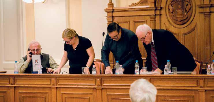 Idrányi Zsolt elnök épületgépészeti szakcsoport Horváth-Őri Györgyné elnök geodéziai és geoinformatikai szakcsoport Andráskay Ede előadására