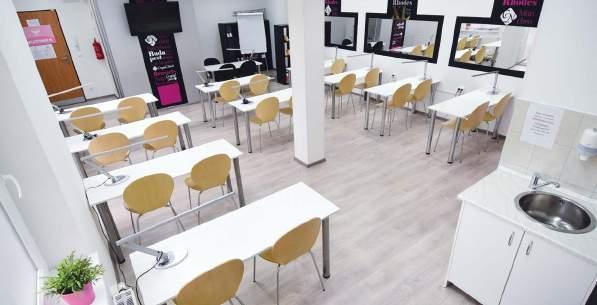 hu; Több mint 5 évvel ezelőtt győztes magyar körmös versenyzők és fejlesztő mérnökök közös munkájával született meg Magyarország kedvenc köröm márkája,