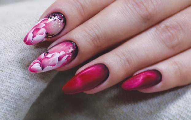 MAGYAROSI BARBARA Díszítő Világbajnok (München, 05), NailArt Magyar Kupa Aranyérmes, Díszítő Bajnok, CN Elite Mester TANULÓI VÉLEMÉNY Voltam már Barbinak több továbbképzésén és ismerve, hogy mennyire