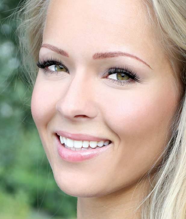 LUXLASH SZEMPILLAHOSSZABBÍTÁS, SZEMÖLDÖK ÉPÍTÉS/DÚSÍTÁS LUXLASH SZÁLANKÉNTI SZEMPILLAHOSSZABBÍTÁS ALAPTANFOLYAM LAMANDA KITTI vezető LuXLash oktató Jelentkezz megújult, professzionális