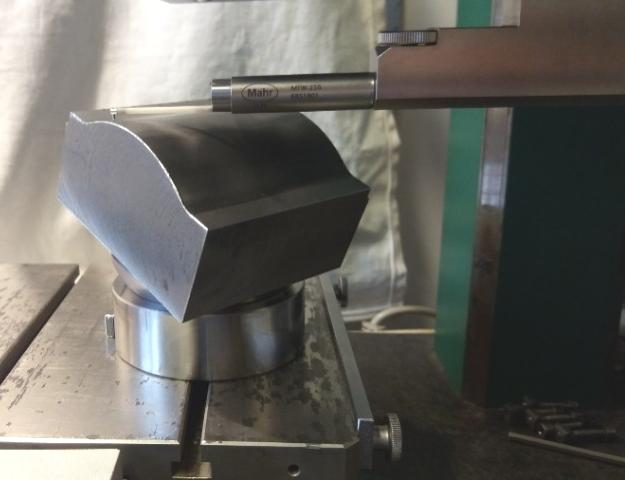 4 KONKLÚZIÓ A 45 mm-es rádiusszal rendelkező, gömbvégű maróval mart íves felületi érdesség mérési eredményekből jól látszik, hogy a mérési irány megválasztása nagyon fontos körülmény, hiszen a