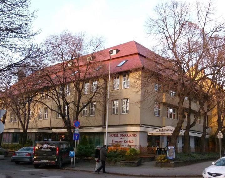 Az ár tartalmazza a reggelit, a wellness részleg szolgáltatásait (úszó és élmény medence, jacuzzi, szauna sziget, tepidárium, Kneipp taposó, római kút, dézsa zuhany, trópusi zuhany, pihenő) valamint