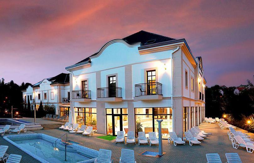 Parkolás: a szálloda zárt parkolójában van lehetőség, díja 1 500 Ft/autó/éj A szobaár 2 200 Ft/fő/éj étkezést tartalmaz. Unicornis Hotel*** 3300 Eger, Dr. Hibay Károly u. 2. https://hotelunicornis.