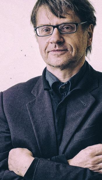 Koncertezett Perényi Miklóssal és Heinz Holligerrel, és állandó kamarapartnerei között tudhatja Keller Andrást, Kemenes Andrást és Klenyán Csabát is.