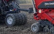 kettes csoportokban Adaptív felépítés 7,50 16 AS 32 tárcspár, Ø 360/400 mm 40 200 kg Alapfelszereltség AgroCont-al 16 kerék 18,5 x 8,50 8 AW Bordás adagoló, 100 állás Rugós karral állítható A gép