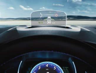 A Színes head-up display láthatóvá teszi a vezetéshez szükséges legszükségesebb információkat, így Önnek egy percre se kell levennie