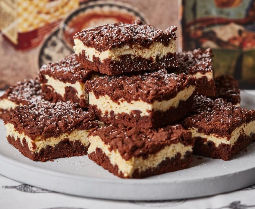 Recept rovat Reszelt túrós Ezt a sütit azért hoztam el nektek, mert bárki számára igazán könnyen elkészíthető, gyors édesség.