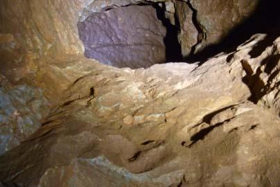 Amennyiben a barlangban tartózkodó észleli a patakos ágban megjelenő árvizet, már kétséges, hogy ki tud-e jutni a barlangból.