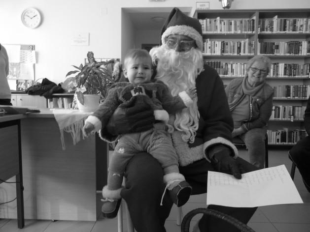 OLDAL 4 IKSZT hírei Mikulás December 6-án hozzánk is ellátogatott a Mikulás a Baba-mama klub tagjai örömére. Minden kisgyermek csomagot kapott, amit ez úton is köszönünk Báta Község Önkormányzatának.