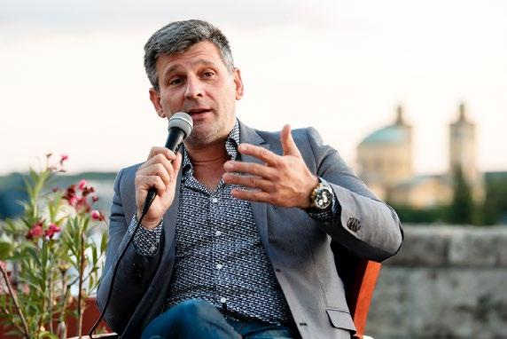 A saját ötletéből kinőtt Ezer Lámpás Éjszakája program keretében az eltűnt gyerekek megtalálásán