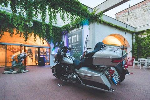 Dobai Attila minden bizonnyal egy mélyen morgó Harley-Davidson motorral érkezik
