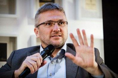 Buranits Ildikó A MOM Sport ügyvezetője, a WBPF főtitkára és a