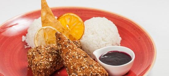 Vegetáriánus ételek VEGETARISCHE GERICHTE Rántott camembert magvas bundában, rizzsel, áfonyával A, C, G, J, K Gebackener Camembert mit Reis, Preiselbeere 2.