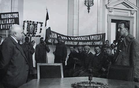 Magyar Demokratikus Ifjúsági Szövetség (MADISZ) és a Nemzeti Segély képviselői vettek részt.