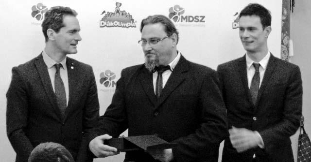 2. oldal PÁLYÁZATI FELHÍVÁS MEGÜRESEDŐ BÉRLAKÁSOK BÉRLETÉRE Csengele Községi Önkormányzat pályázatot ír ki az Árpád utca 23. szám alatti 5 lakásos bérházban a megüresedő 1. 3. és 4. lakás bérletére.