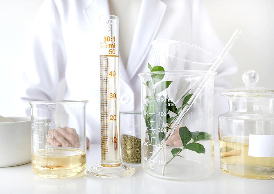 PARFÜMÖK A Prouvé parfümök tartósságát több tényező befolyásolja: 20% francia aromaolajból készülnek, és ezek a magas minőségű illatalapanyagok intenzívebbé és