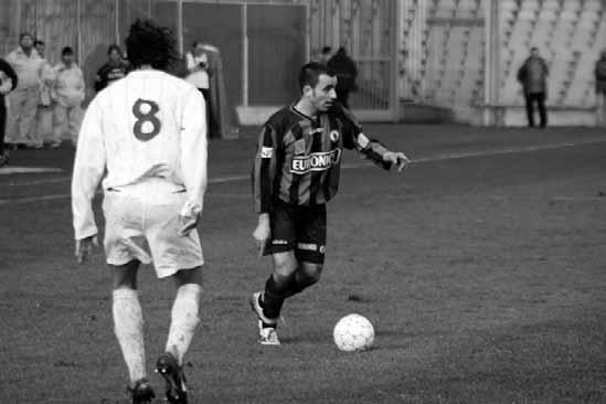 N. 6 del 15 febbraio 2007 Sport & Rubriche [ Valerio Quirino ] Contro la cenerentola Giulianova prima vittoria per il tecnico molisano Foggia: funziona la cura D Adderio 15 POSTICIPATA DI MEZZORA