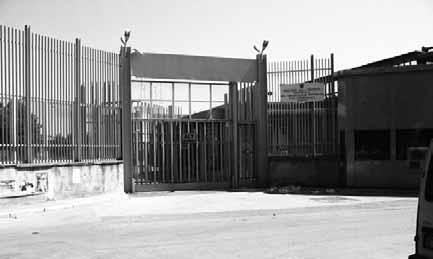 La mia sveglia suona molto presto e alle 8 sono già in giro per le varie sezioni del carcere per verificare eventuali esigenze dei singoli detenuti e per raccogliere le confessioni individuali (molto