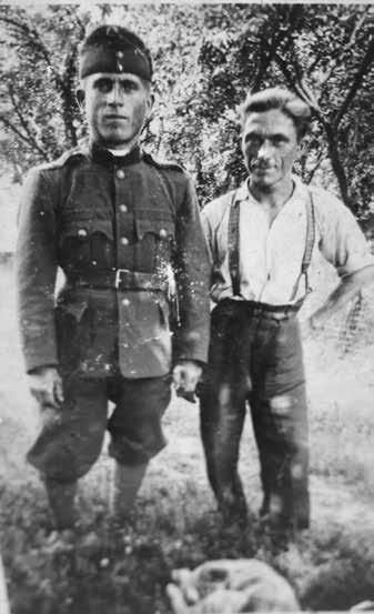 világháborús emlékmű 1993-ban került felállításra. Az I. világháborús emlékművön 67, a II. világháborús emlékművön 44 hősi halott neve lett megörökítve.