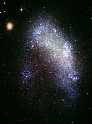 pc) nagyságrend Elliptikus galaxisok: nem nagyon strukturált + kevés gáz öreg, kis tömegű csillagok idősek hatalmas