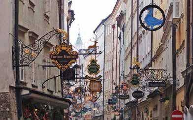 A délutánt az UNESCO világörökségi Salzburg történelmi belvárosában töltjük,helyi idegenvezetőnk kalauzolásával keressük fel a város nevezetes helyeit: Mirabell, Mozart emlékhelyek, Makartplatz,
