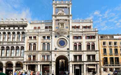 Közös sétánk során felfedezzük az óváros három jellegzetes főterét (Piazza della Loggia, Piazza della Vittoria és Piazza Paolo VI).