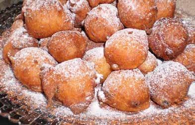 Sétálunk a városka keskeny utcáin majd betérünk a híres NADA pincébe, ahol a sziget híres borát a Zlahtinát is megkóstoljuk.