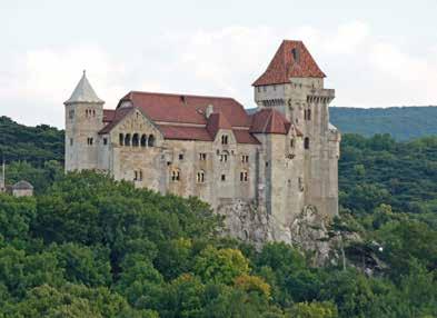 Folyamatos utazás egy kb. 20-30 perces pihenővel Liechtenstein Várához. A várat a vaduzi Liechtenstein grófok alapították és mind a mai napig a tulajdonukban van.