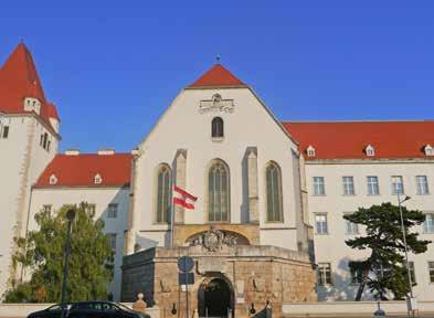 szerint, folyamatos utazás Ausztriába, Bécsújhelyre. A várost V. Babenberg Lipót alapította 1194-ben Bécs védelmére a megsarcolt Oroszlánszívű Richard pénzéből. A város III.