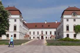 Belépőjegy vezetéssel: felnőtt 2400 Ft, nyugdíjas, diák 18 éves korig 1200 Ft Pannonhalmi látogatásunk után Zircre utazunk.