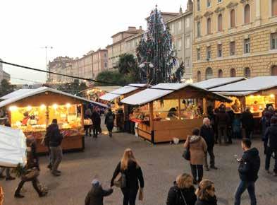 Forralt borral a kezünkben sétálva élvezhetjük a helyiek által csak víg december néven emlegetett adventi szabadtéri fesztivál programjait, melynek során egész nap különféle rendezvényekkel,