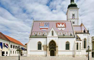 A szálloda a part adottságaiból adódóan gyönyörű panorámájú helyen fekszik, a tengerpartot a kertből lesétálva közelíthetjük meg.