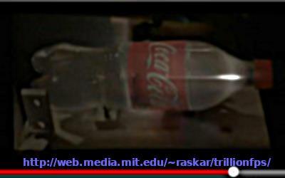 edu/~raskar//trillionfps/ egy rövid fényimpulzus haladását követhetjük végig egy vízzel telt palackban). A fényimpulzus a 30 cm hosszú palackon kb.