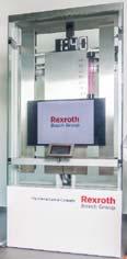 épület előterében működő Bosch Rexroth óraszerkezet, amely pontosan megtervezett, előre programozott, fel van szerelve érzékelőkkel, és az óraszerkezet (mint egy termelési cella) működési adatai
