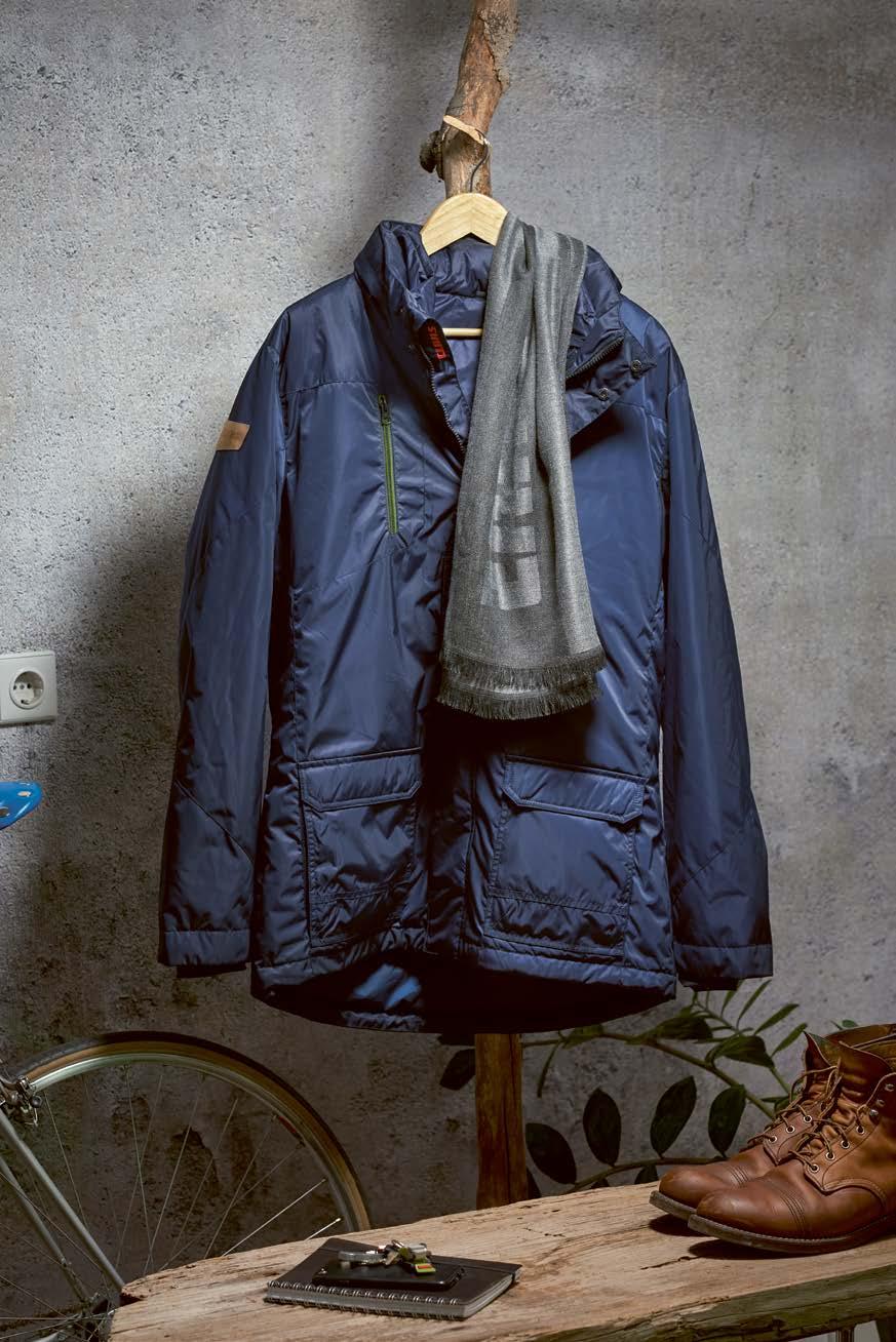 Basic termékek Férfi kabát az -ben Víz és szélálló, CLAAS bõr jelvény, gallérba csomagolható kapucnival, cipzáras mellkas zseb, elülsõ tépõzáras sebek és oldalsó