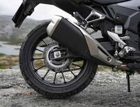 KOMPAKT ERŐMŰ ÉS HATALMAS TELJESÍTMÉNY... A CB500X-be olyan motor került, ami a legváltozatosabb körülmények között is kiegyensúlyozott teljesítményt nyújt.