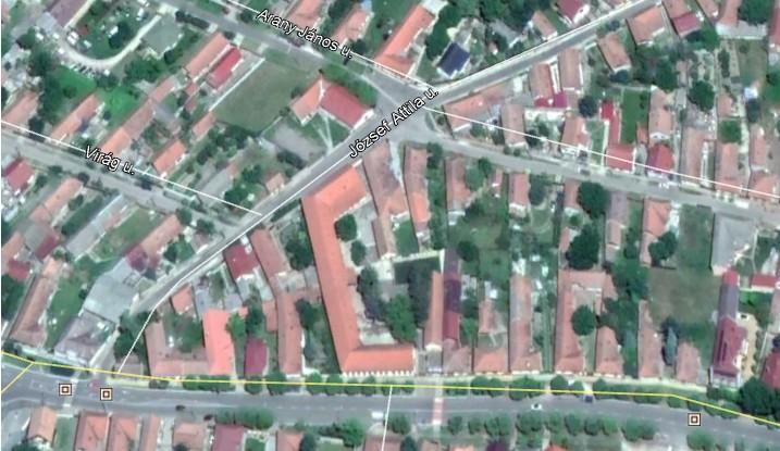 Műholdkép (forrás : Google Earth) A tornaterem építését megelőzően a 2232 hrsz-ú telken lebontásra kerülő étkezde helyett, annak lebontása előtt új étkezőt kell építeni, melyet célszerűen a meglévő