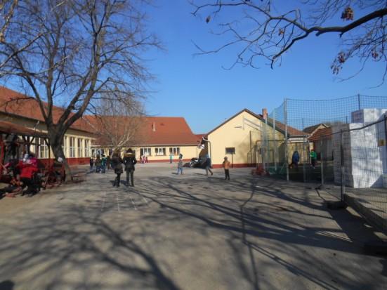 számú melléklet szerinti felszíni vizek vízminőség-védelmi vízgyűjtő területe, -A 3/6. számú melléklet szerinti ásványi nyersanyag-gazdálkodási terület övezete, -a 3/7.