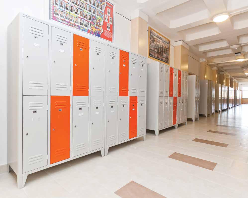 57 Széchenyi István Gimnázium Szolnok Ráczné Weisz Mária intézményvezető helyettes A szolnoki Széchenyi István Gimnáziumban az intézményt működtető Szolnok Megyei Jogú Város Intézményszolgálata,