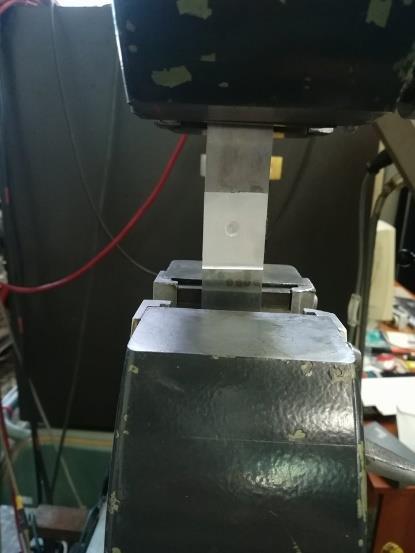 ábra szerinti ZD gyártmányú hidraulikus anyagvizsgáló berendezéssel, hanem egy MTS gyártmányú, számítógéppel vezérelt, elektro-hidraulikus