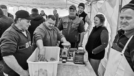 2. oldal (folytatás az előzõ oldalról) leket készítenek, miket lehet náluk kóstolni.