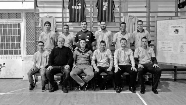 osztály pedig egy egész birkanyájnak öltözött, akiket a juhász terelt fel a színpadra.