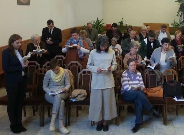szolgálók